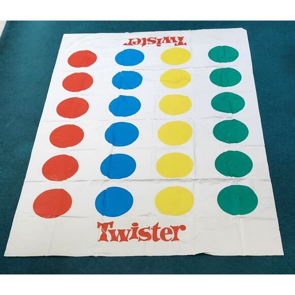 Twister Game Classic Family Fun Age 6 and up 2 + Players 2009 Hasbro Like New - Picture 6 of 8